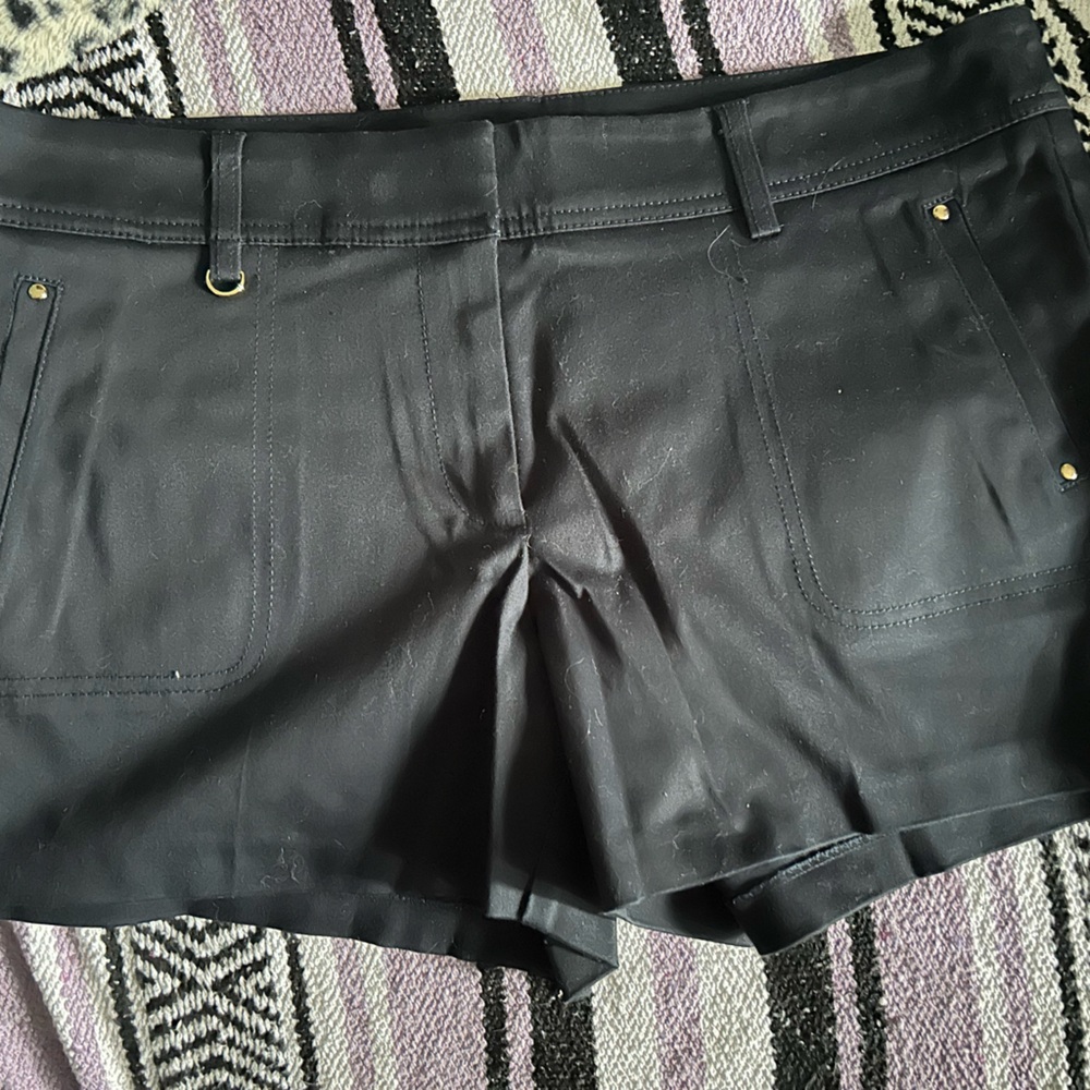 Cache Black short NWT